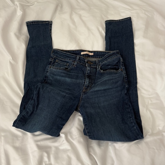 levi's high rise skinny jeans  size 28   details:  -no flaws - Picture 2 of 3